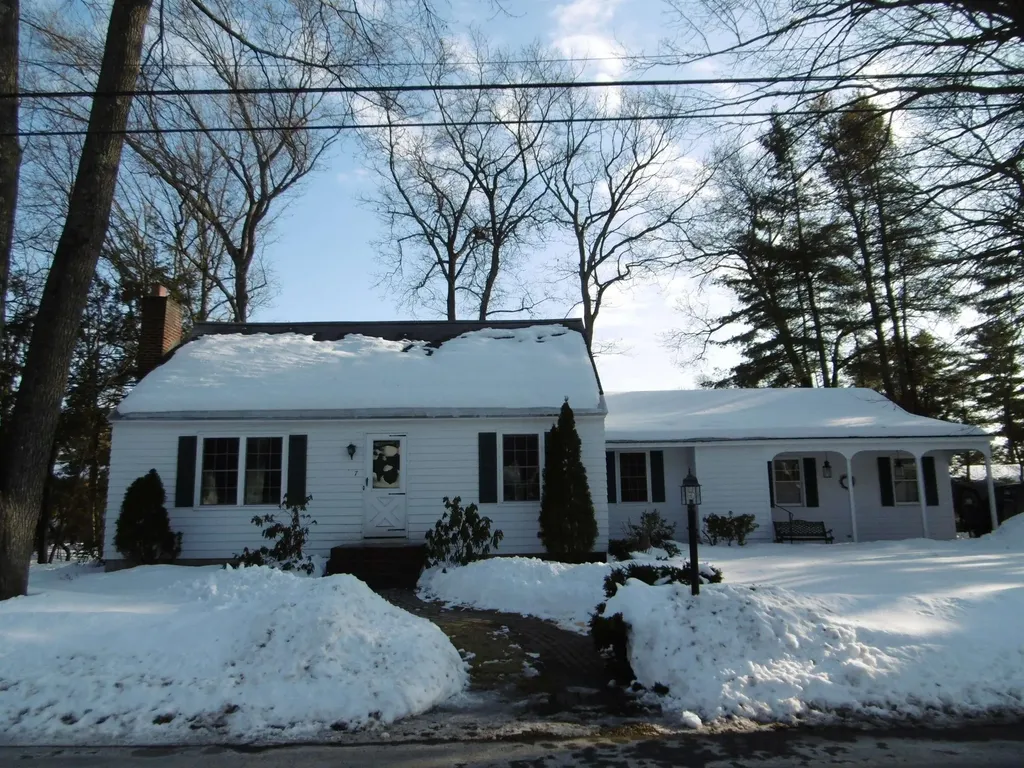 7 Seabee Street Bedford NH 03110