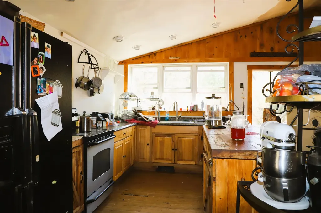 85 Parker Hill Road Rockingham VT 05101