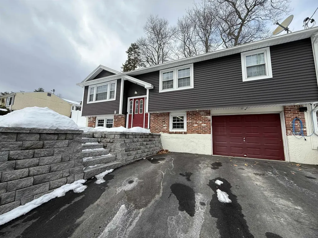 15 Dover Street Nashua NH 03063