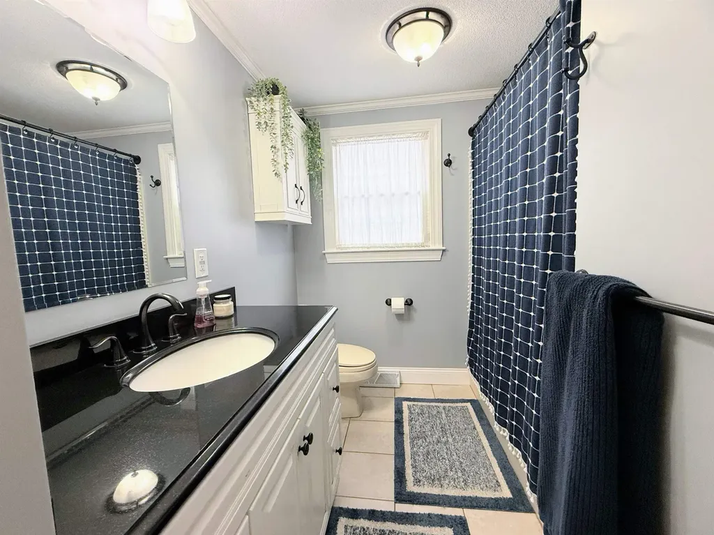 15 Dover Street Nashua NH 03063