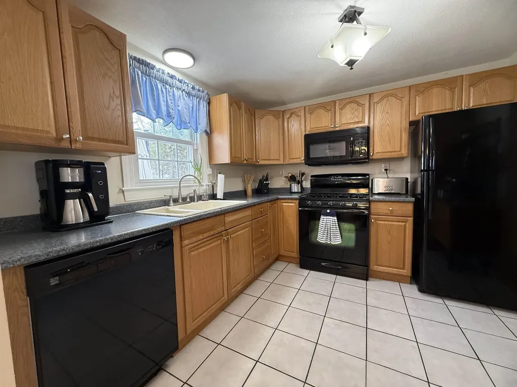 15 Dover Street Nashua NH 03063