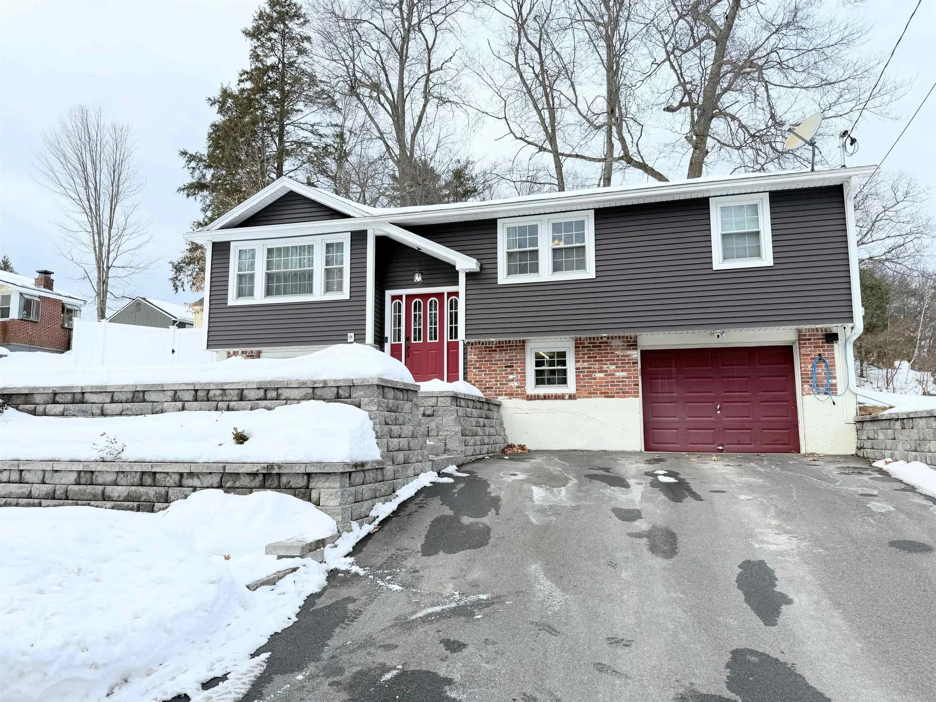 15 Dover Street Nashua NH 03063