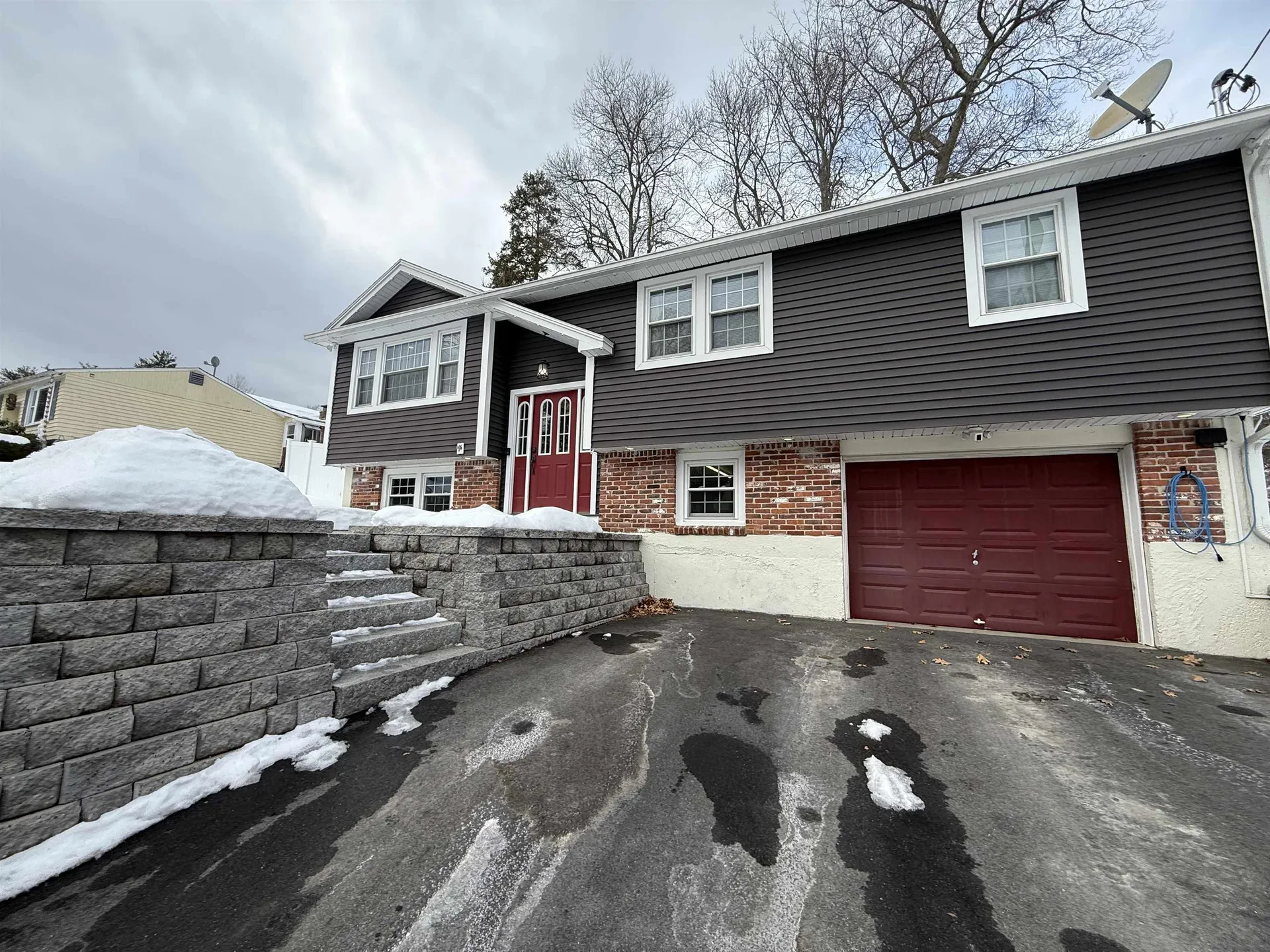 15 Dover Street Nashua NH 03063