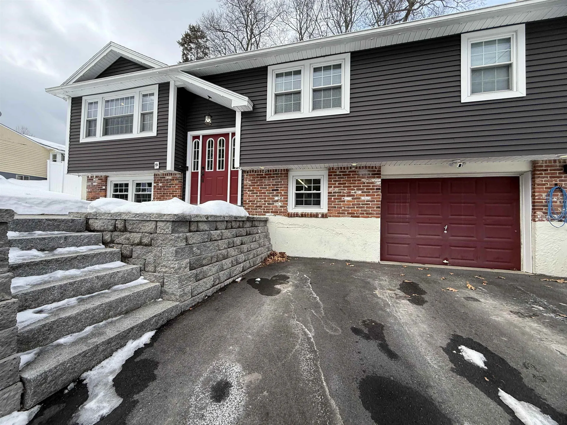 15 Dover Street Nashua NH 03063