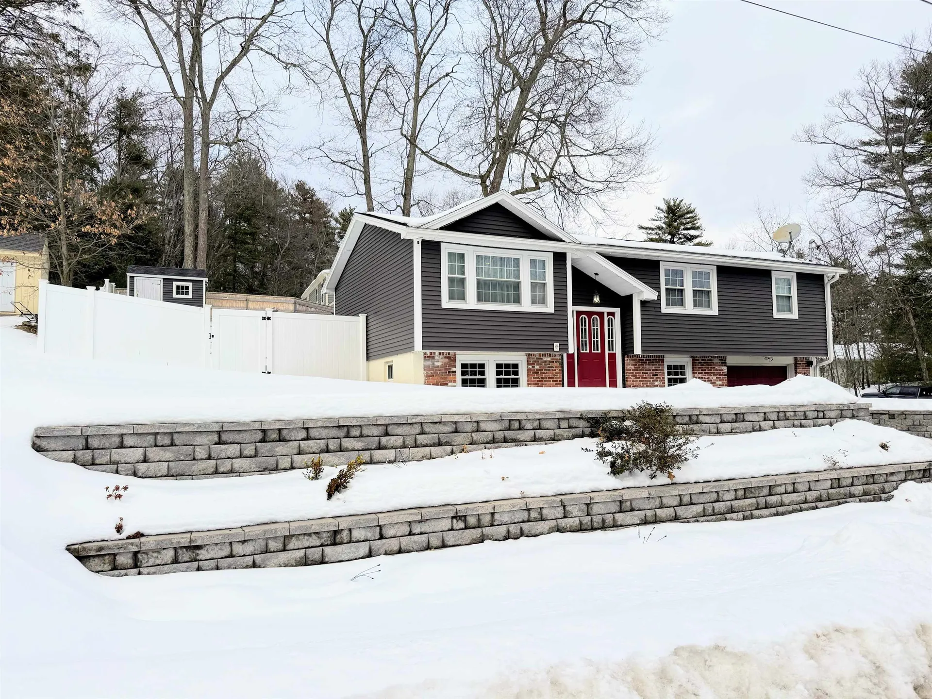 15 Dover Street Nashua NH 03063