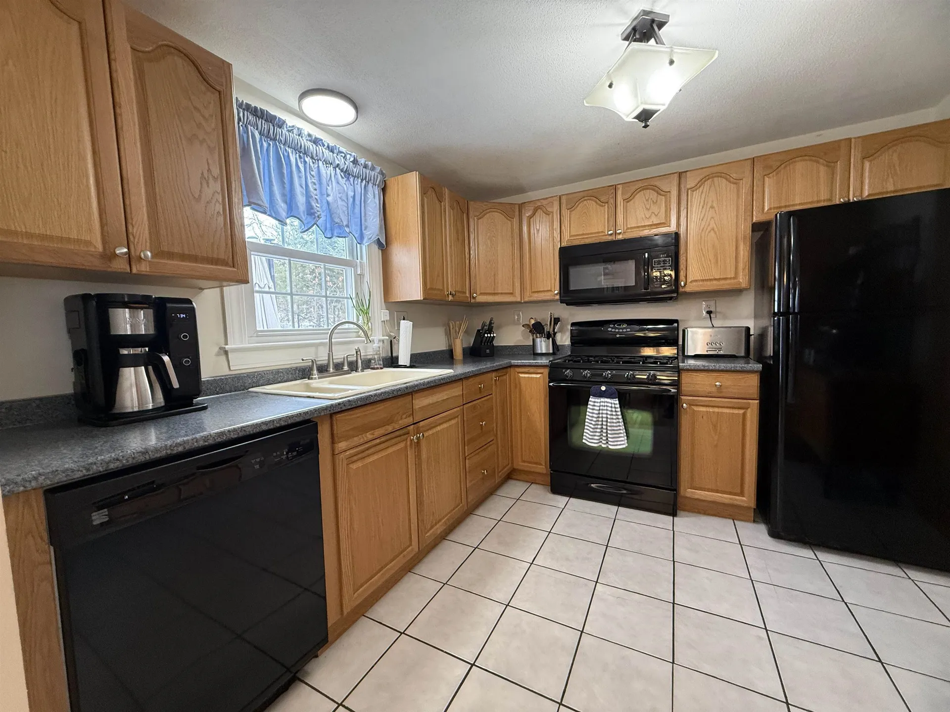 15 Dover Street Nashua NH 03063