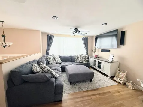 15 Dover Street Nashua NH 03063