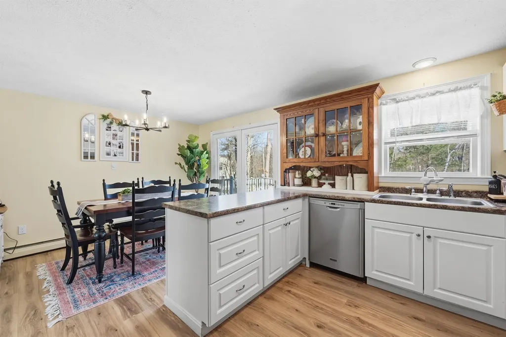 15 Joanne Drive Hooksett NH 03106