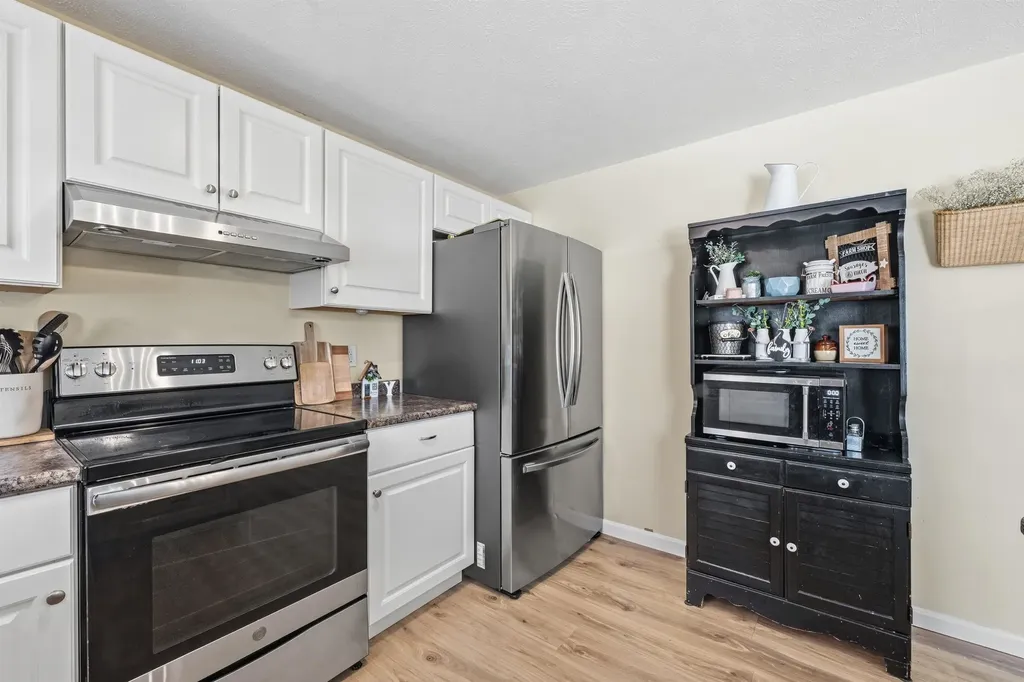 15 Joanne Drive Hooksett NH 03106