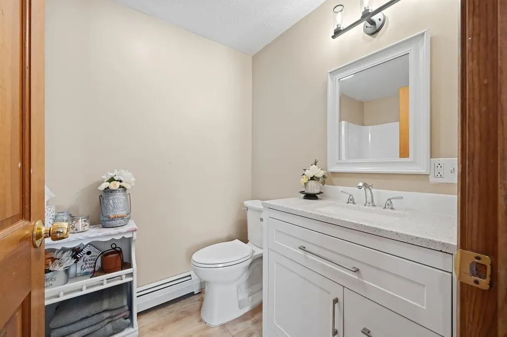 15 Joanne Drive Hooksett NH 03106