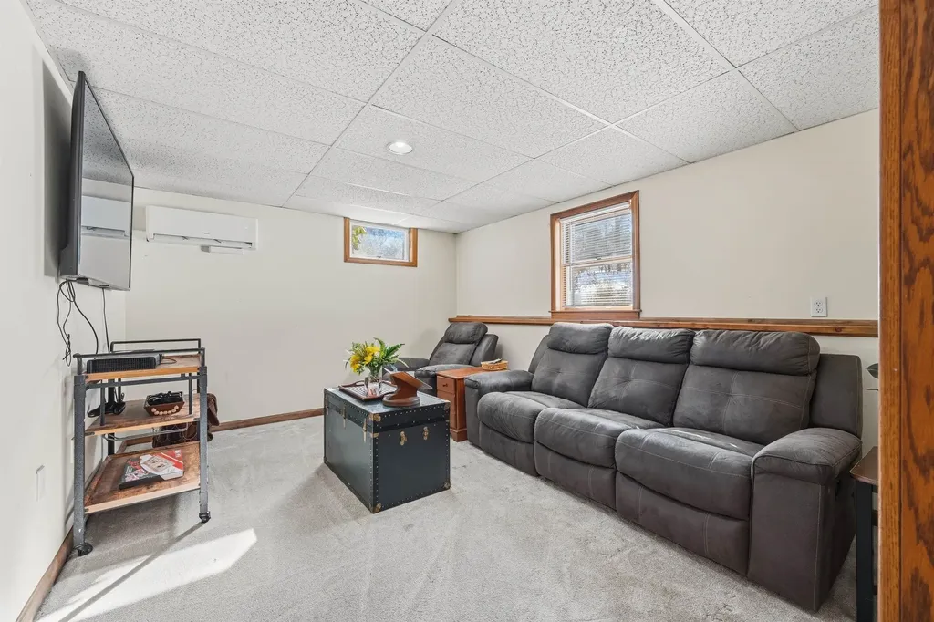 15 Joanne Drive Hooksett NH 03106