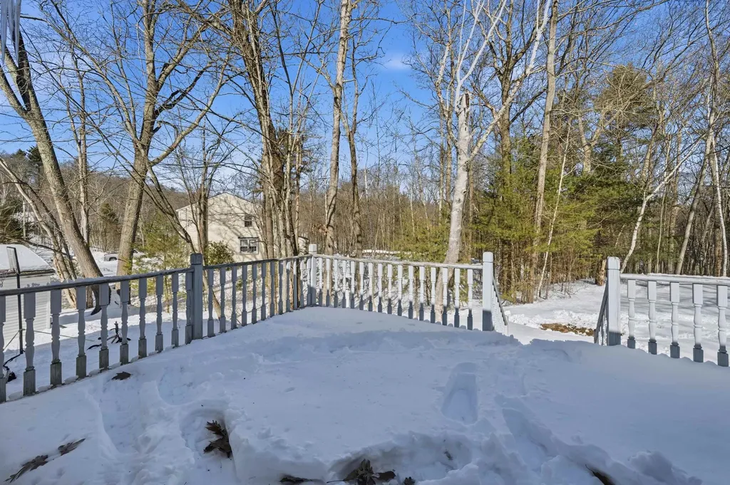 15 Joanne Drive Hooksett NH 03106