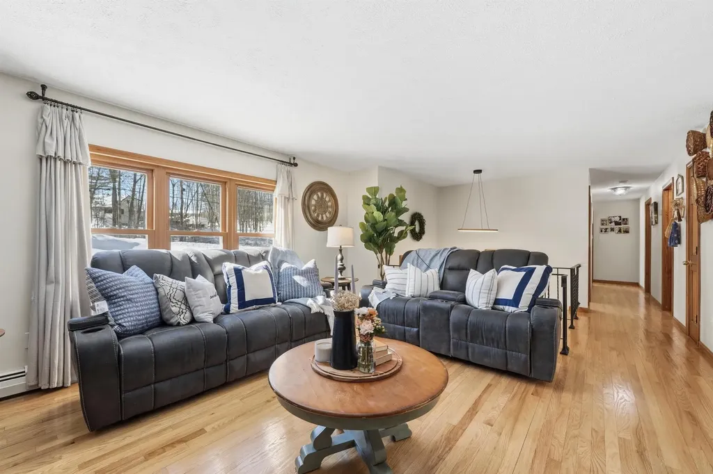 15 Joanne Drive Hooksett NH 03106