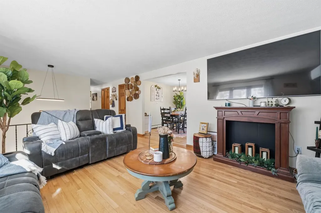 15 Joanne Drive Hooksett NH 03106