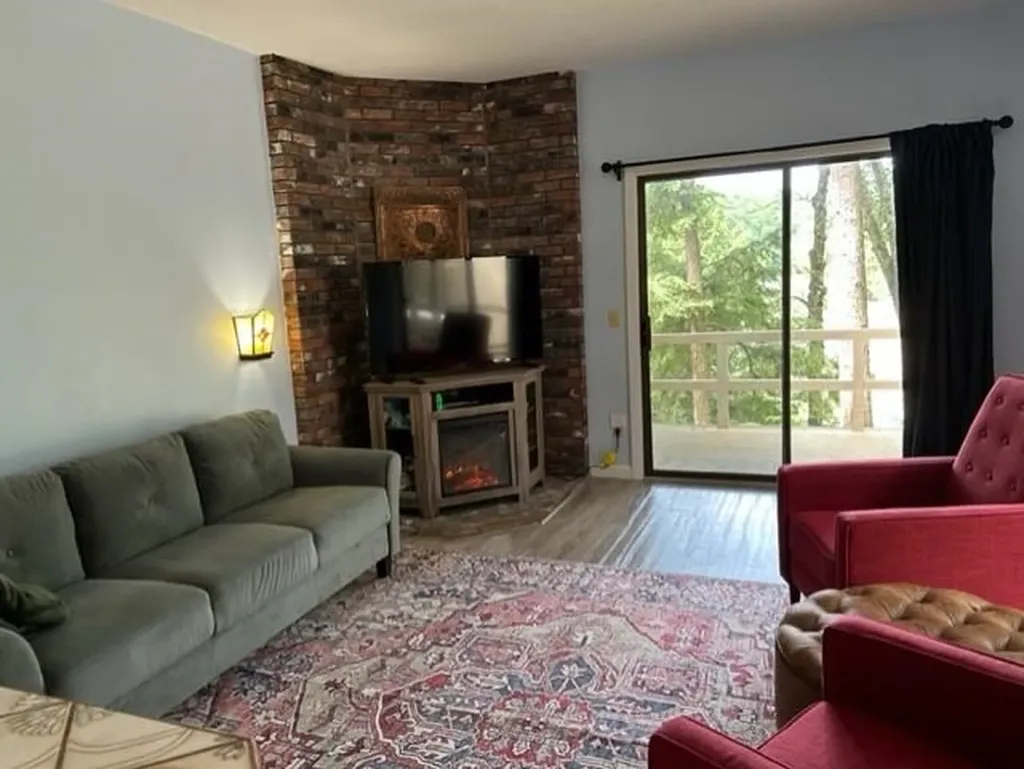 55 Black Duck Spur Grantham NH 03753