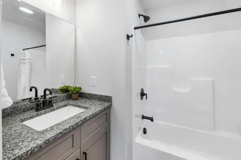 13-A Mustang Drive Litchfield NH 03052