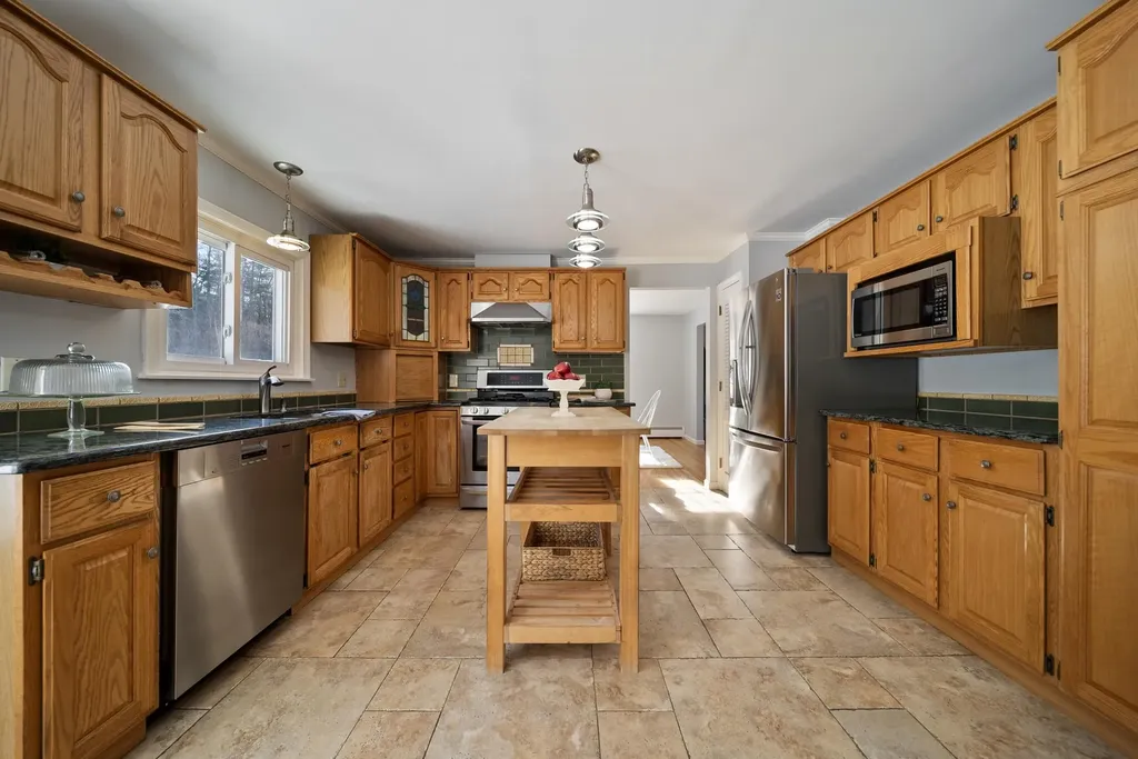 26 Devonshire Lane Londonderry NH 03053