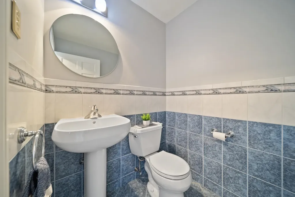 26 Devonshire Lane Londonderry NH 03053