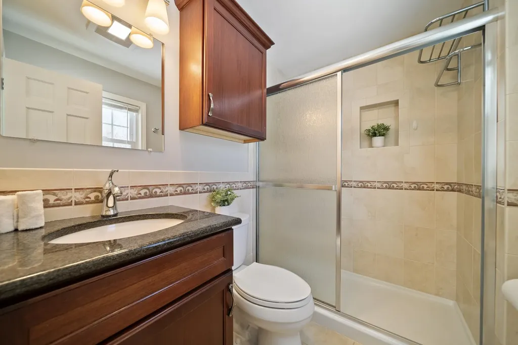 26 Devonshire Lane Londonderry NH 03053