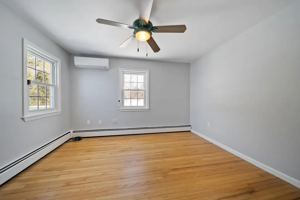 26 Devonshire Lane Londonderry NH 03053