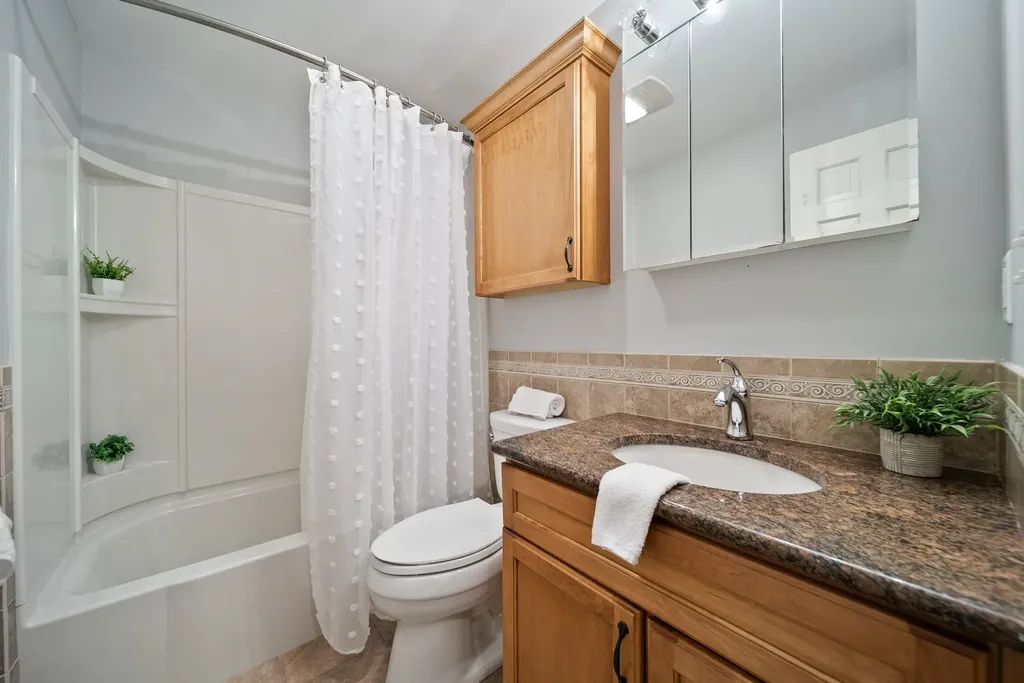 26 Devonshire Lane Londonderry NH 03053