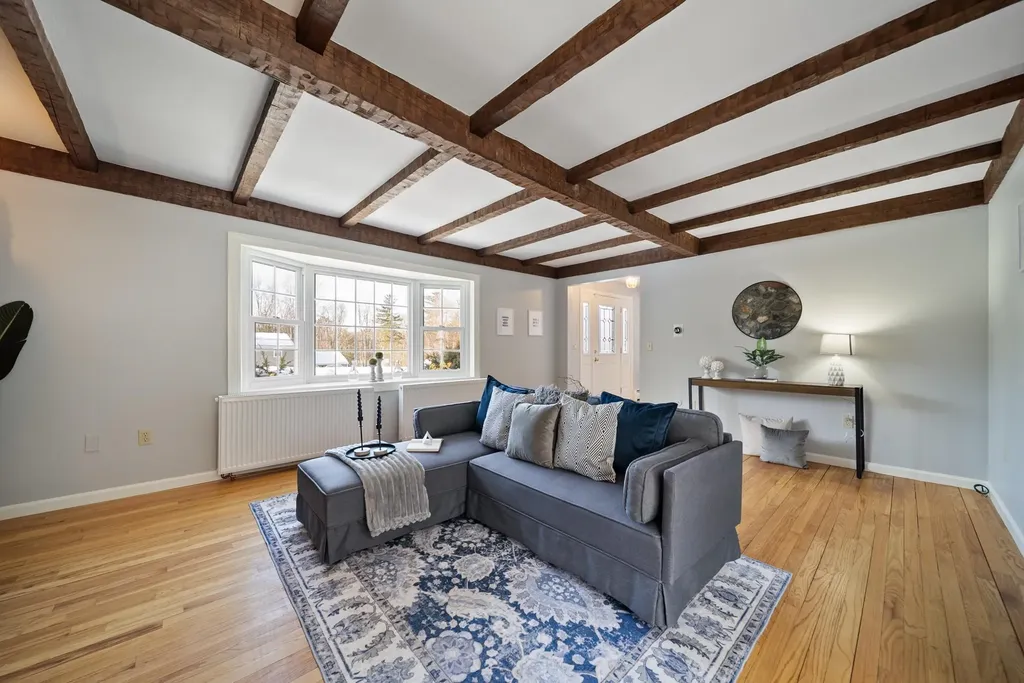 26 Devonshire Lane Londonderry NH 03053