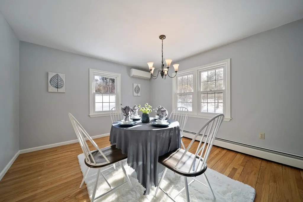 26 Devonshire Lane Londonderry NH 03053