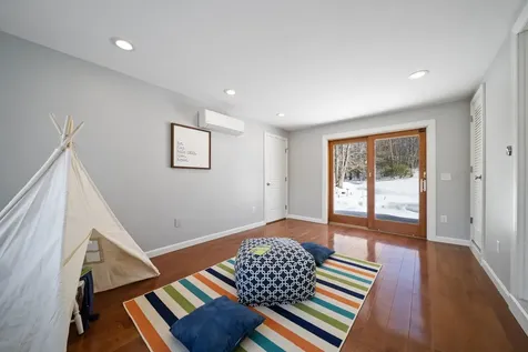 26 Devonshire Lane Londonderry NH 03053