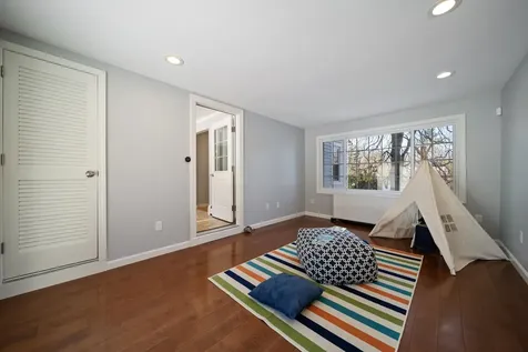 26 Devonshire Lane Londonderry NH 03053