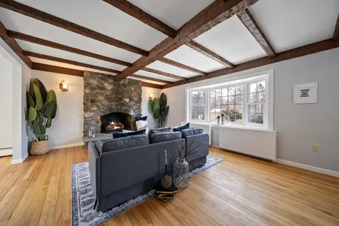 26 Devonshire Lane Londonderry NH 03053