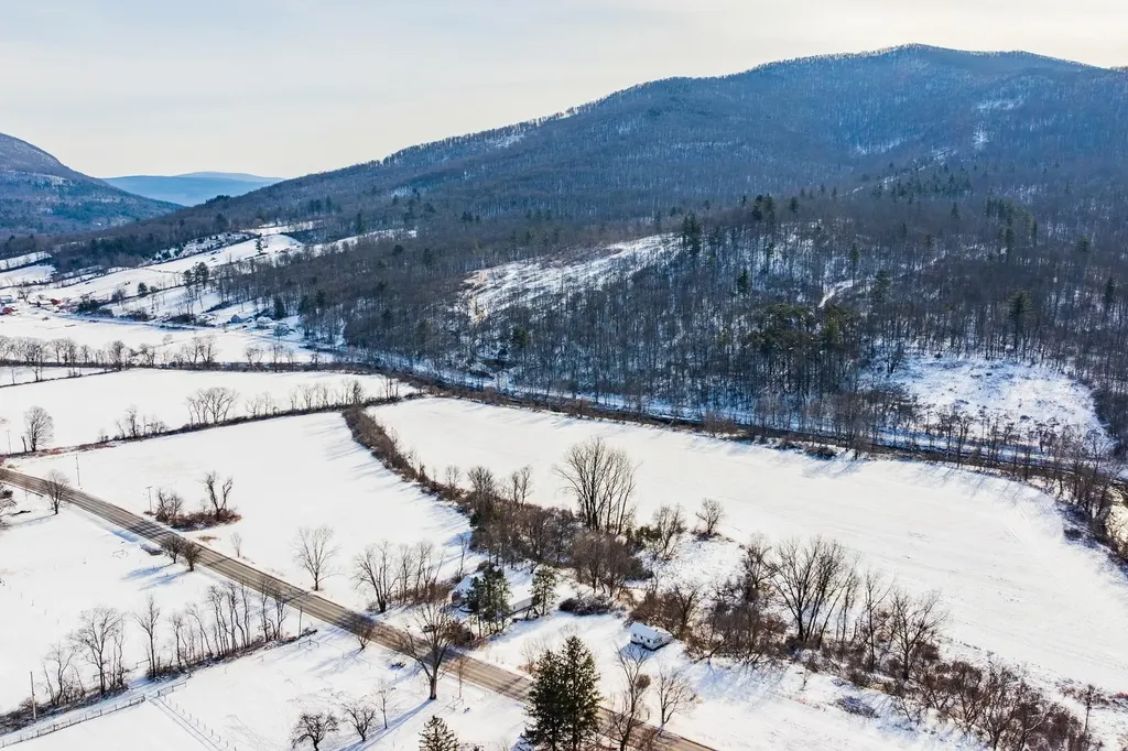 4991 Vt Route 313 Arlington VT 05250