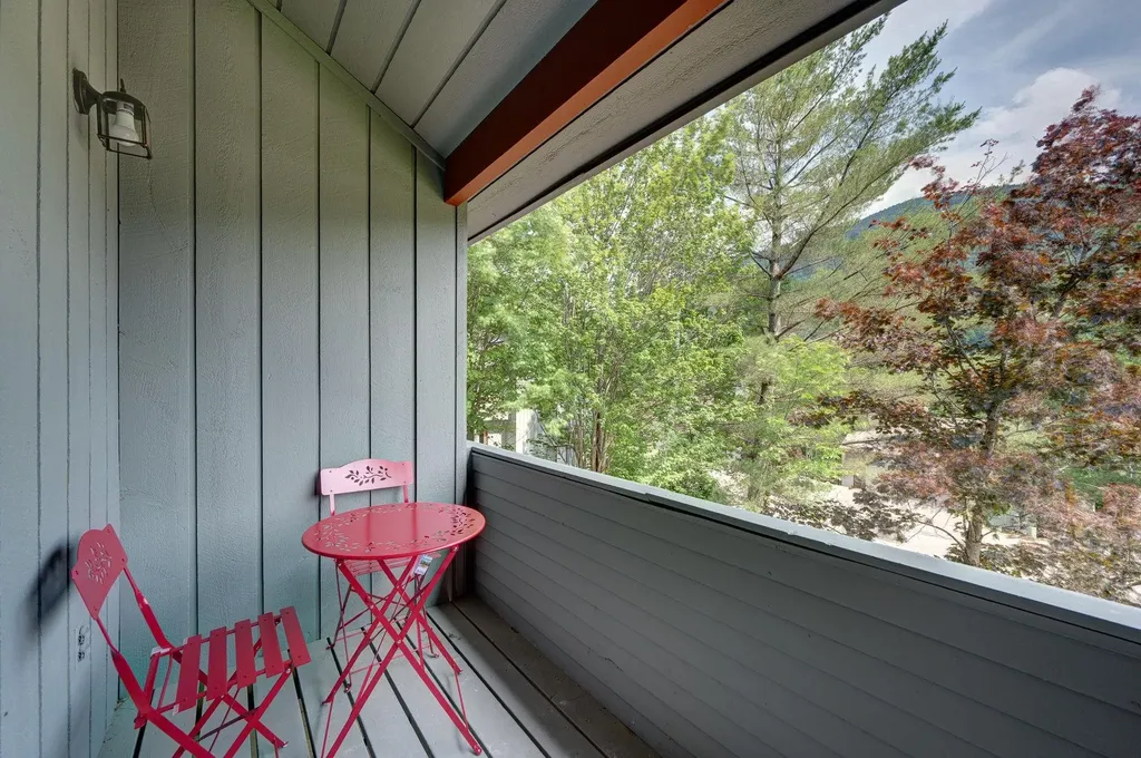 8 Granite Road Lincoln NH 03251