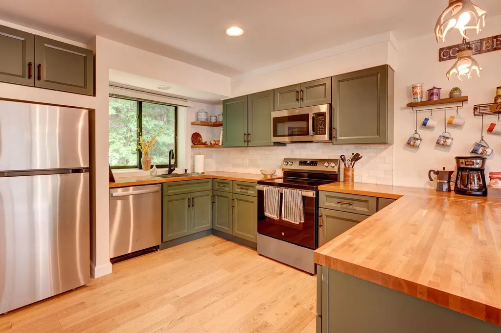 8 Granite Road Lincoln NH 03251