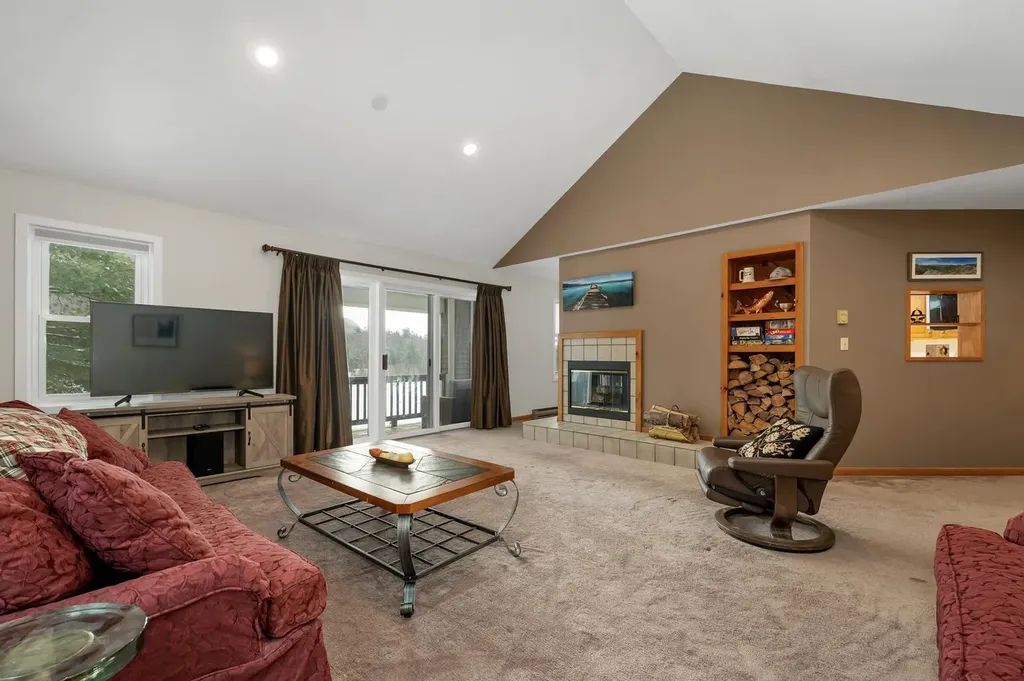 20 Crossing Drive Woodstock NH 03262