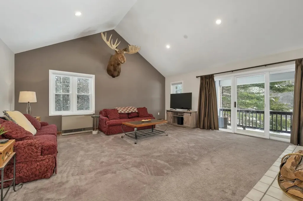 20 Crossing Drive Woodstock NH 03262