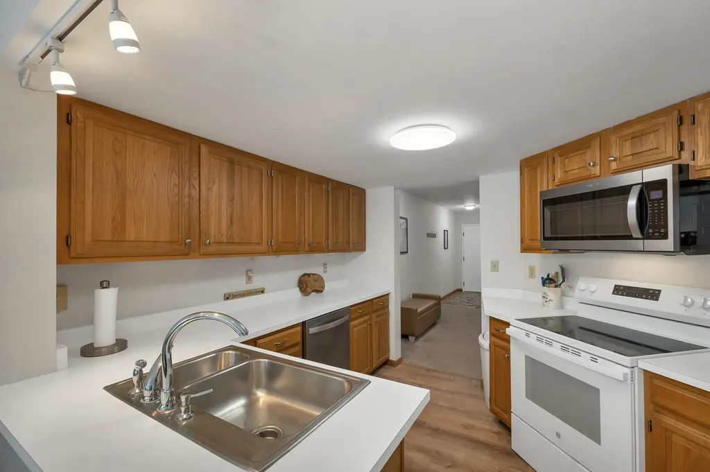 20 Crossing Drive Woodstock NH 03262