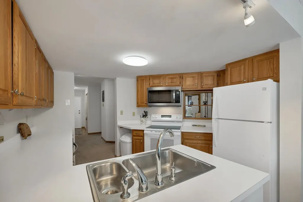 20 Crossing Drive Woodstock NH 03262