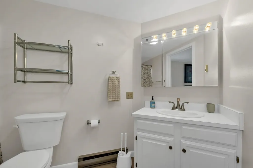 20 Crossing Drive Woodstock NH 03262