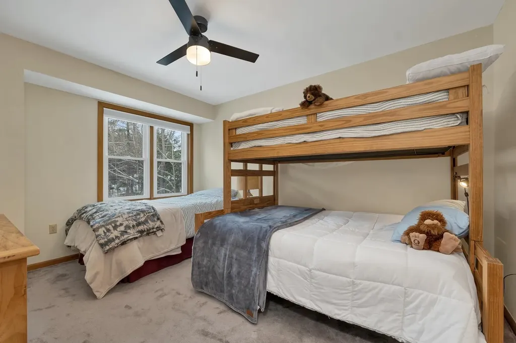 20 Crossing Drive Woodstock NH 03262