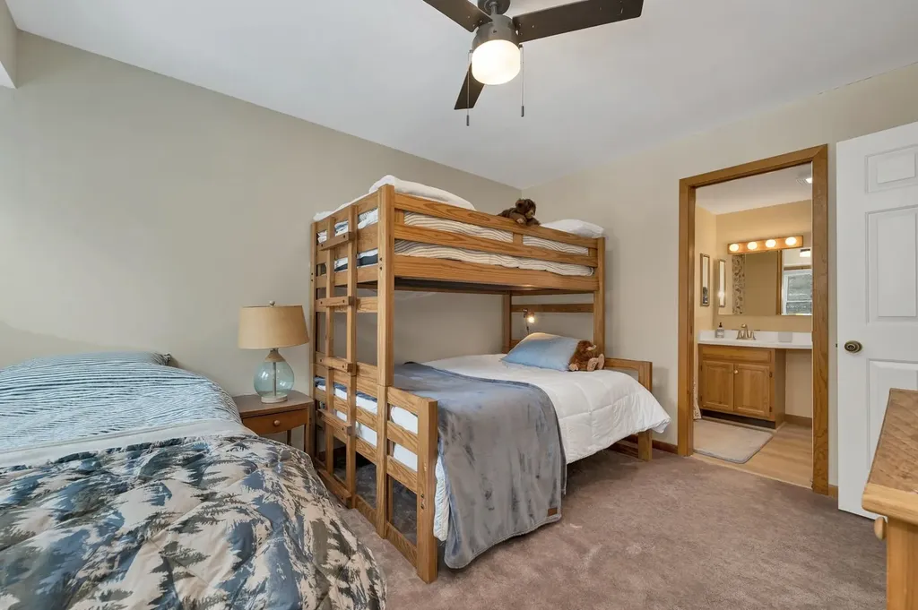 20 Crossing Drive Woodstock NH 03262