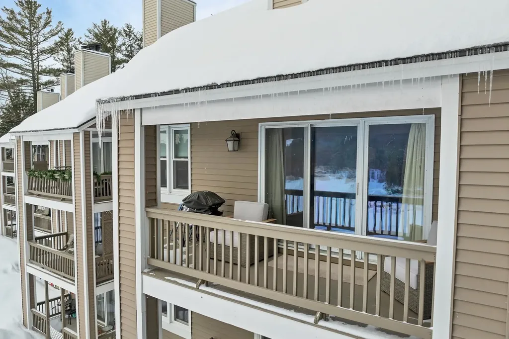 20 Crossing Drive Woodstock NH 03262