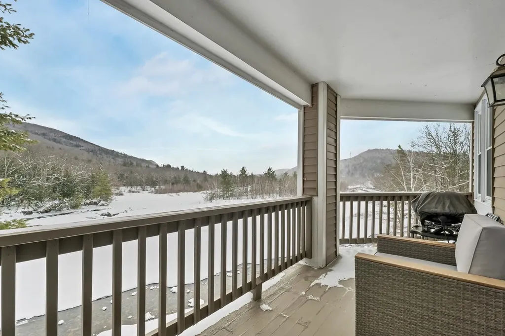 20 Crossing Drive Woodstock NH 03262