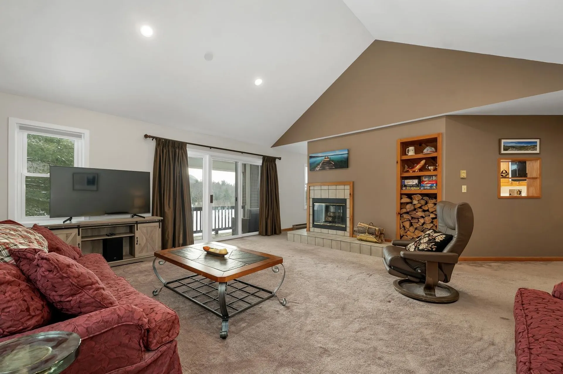 20 Crossing Drive Woodstock NH 03262