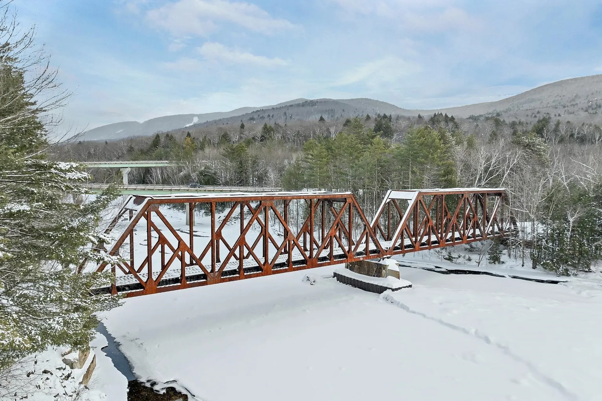 20 Crossing Drive Woodstock NH 03262