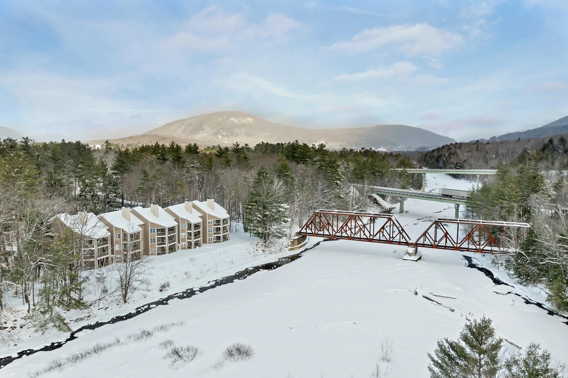 20 Crossing Drive Woodstock NH 03262