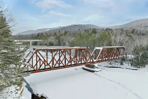 20 Crossing Drive Woodstock NH 03262