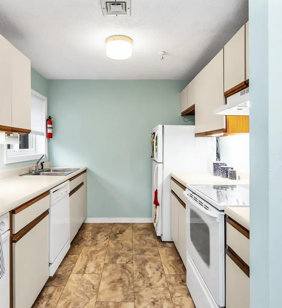 213 Abbott Farm Lane Hudson NH 03051