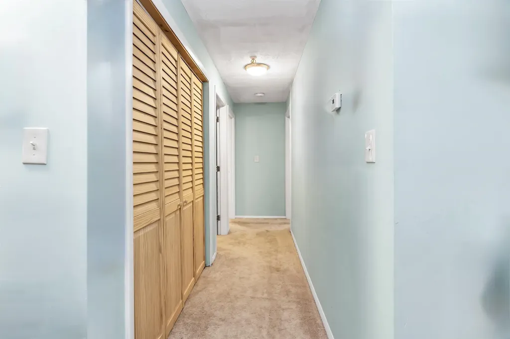 213 Abbott Farm Lane Hudson NH 03051