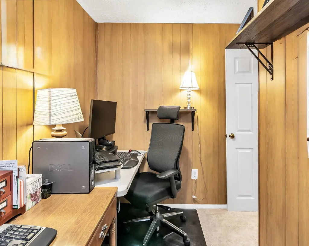 213 Abbott Farm Lane Hudson NH 03051