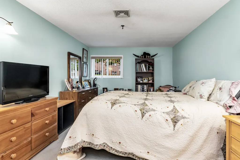 213 Abbott Farm Lane Hudson NH 03051